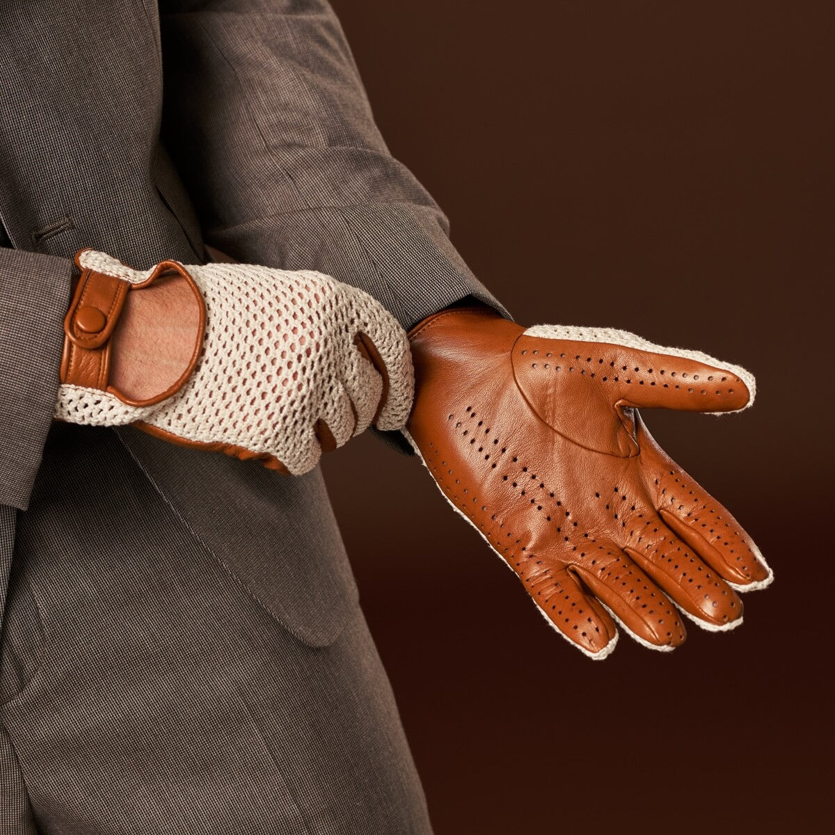 Arturo (cognac) - Hand-sewn Italian crochet driving gloves from lambskin leather - Leather Gloves Online - Luxury Leather Gloves - 5