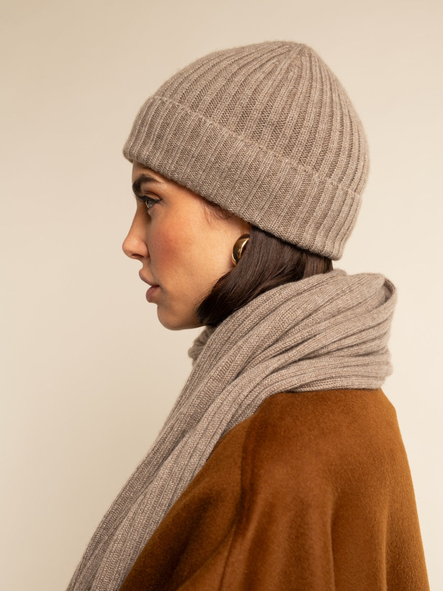 Milano (black) - 100% cashmere ribbed beanie (unisex)  - Leather Gloves Online - Luxury Beanie - 13