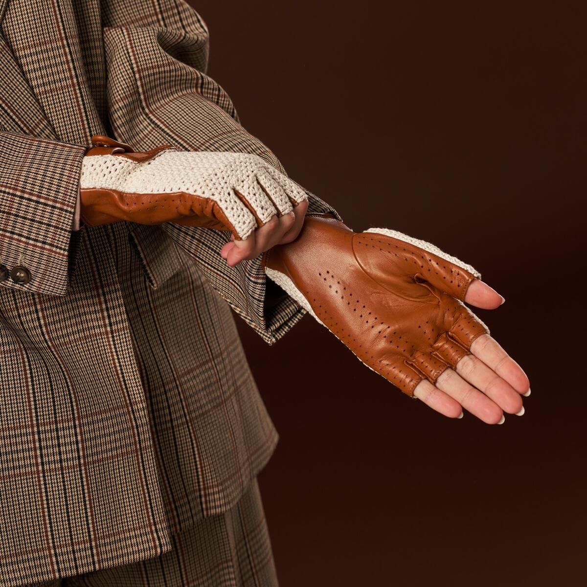 Daniella (cognac) - Hand-sewn Italian crochet driving gloves from lambskin leather- Leather Gloves Online - Luxury Leather Gloves - 7