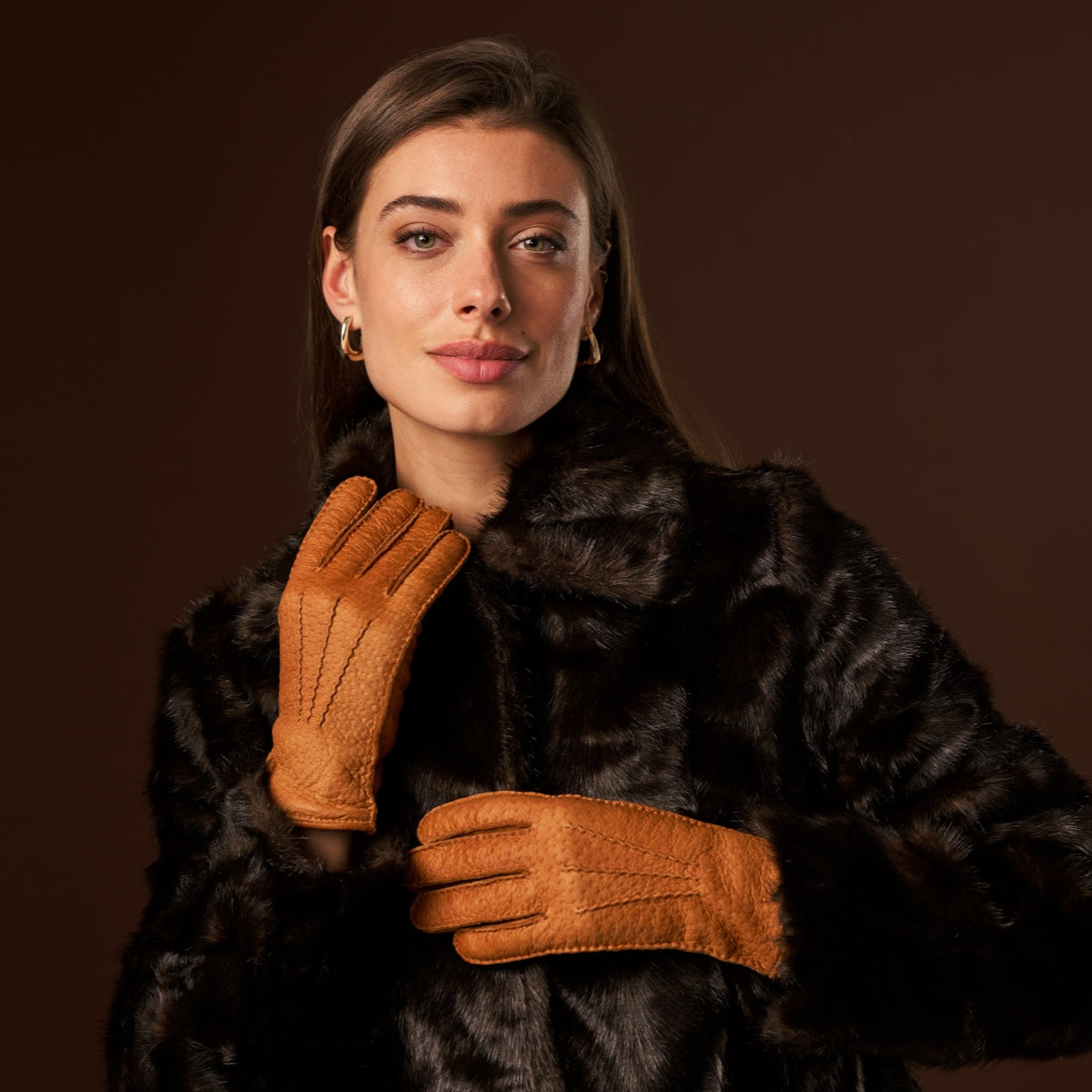 Donatella (brown) – Luxurious Italian peccary leather gloves with cashmere lining - Leather Gloves Online - Luxury Leather Gloves - 8