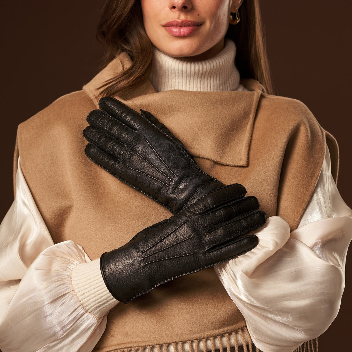 Donatella (black) – Luxurious Italian peccary leather gloves with cashmere lining - Leather Gloves Online - Luxury Leather Gloves - 6