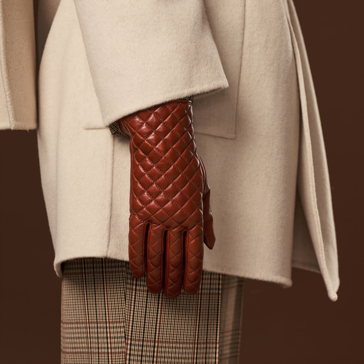 Emilia (brown) - classic Italian lambskin leather gloves with cashmere lining and checkered pattern - Leather Gloves Online - Luxury Leather Gloves - 7