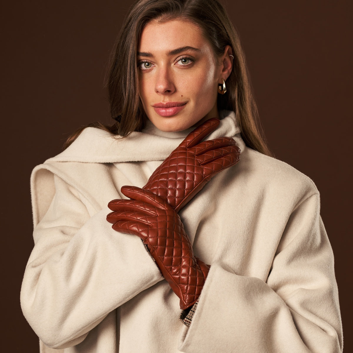 Emilia (brown) - classic Italian lambskin leather gloves with cashmere lining and checkered pattern - Leather Gloves Online - Luxury Leather Gloves - 11