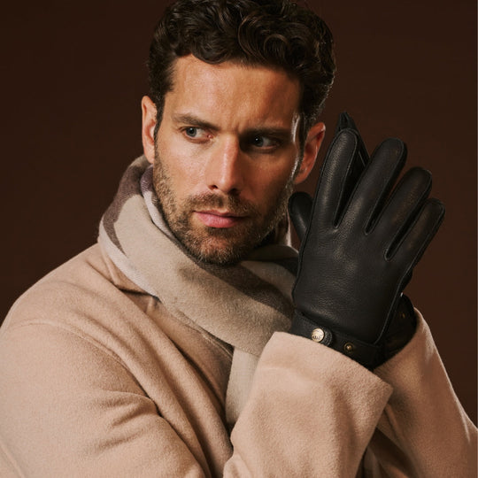 Emilio (black) – Luxurious deerskin gloves with cashmere lining and adjustable snap button