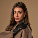 Evelyn (black) - Goatskin leather gloves with soft lambswool lining and touchscreen feature