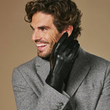 Ezra (black) - Lambskin leather gloves with warm rabbit fur lining and touchscreen feature