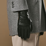 Ezra (black) - Lambskin leather gloves with warm rabbit fur lining and touchscreen feature