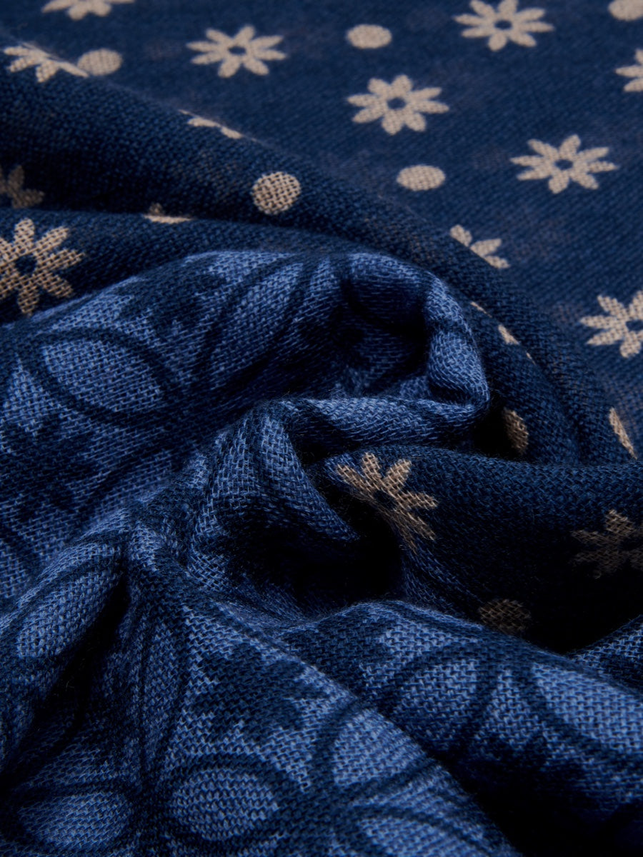 Andrea (blue) - soft and lightweight Italian scarf from 100% wool - Leather Gloves Online - 6