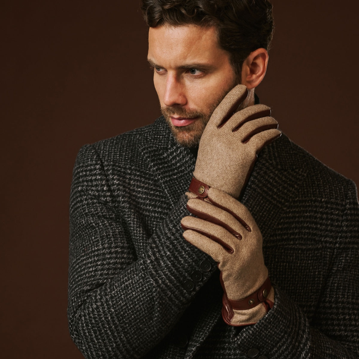 Fabrizio (brown) - Tweed men's gloves with touchscreen capability and adjustable snap button 10 - 11 (XL) Fabrizio (brown) - Tweed men's gloves with touchscreen capability and adjustable snap button 10 - 11 (XL)