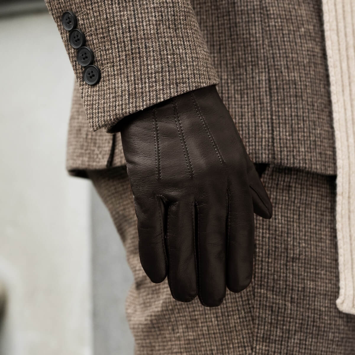 Giovanni (brown) - classic Italian lambskin leather gloves with cashmere lining - Fratelli Orsini - Luxury Leather Gloves - Handmade in Italy - 6
