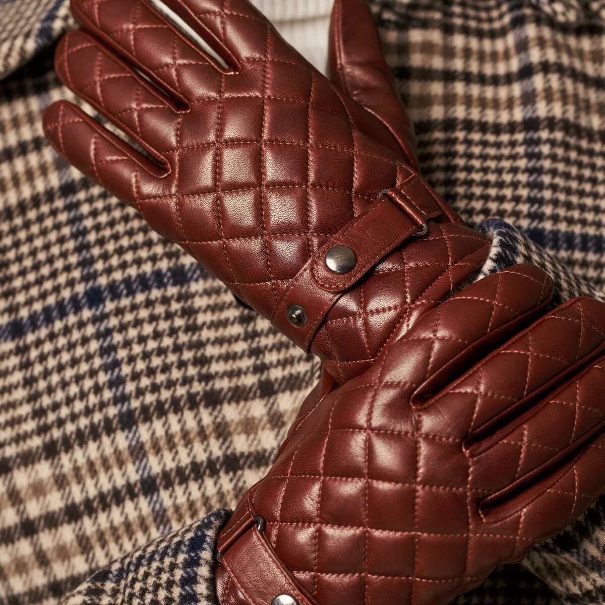 Luca (brown) - Italian lambskin leather gloves with cashmere lining and checkered pattern - Leather Gloves Online - Luxury Leather Gloves - 6