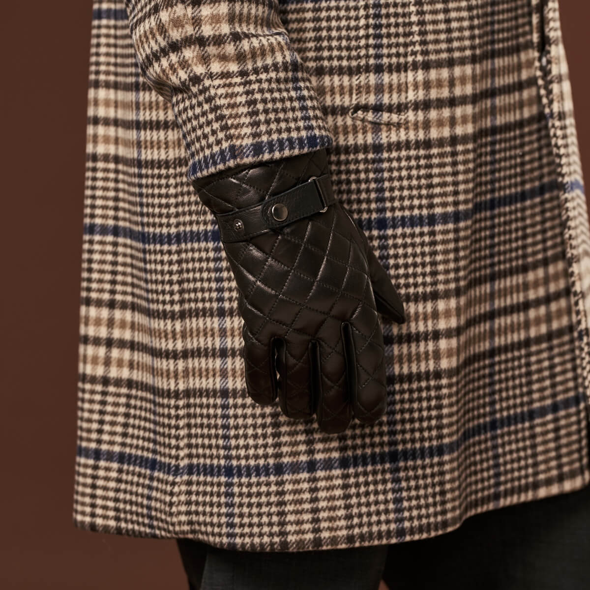 Luca (black) - Italian lambskin leather gloves with cashmere lining and checkered pattern - Leather Gloves Online - Luxury Leather Gloves - 9