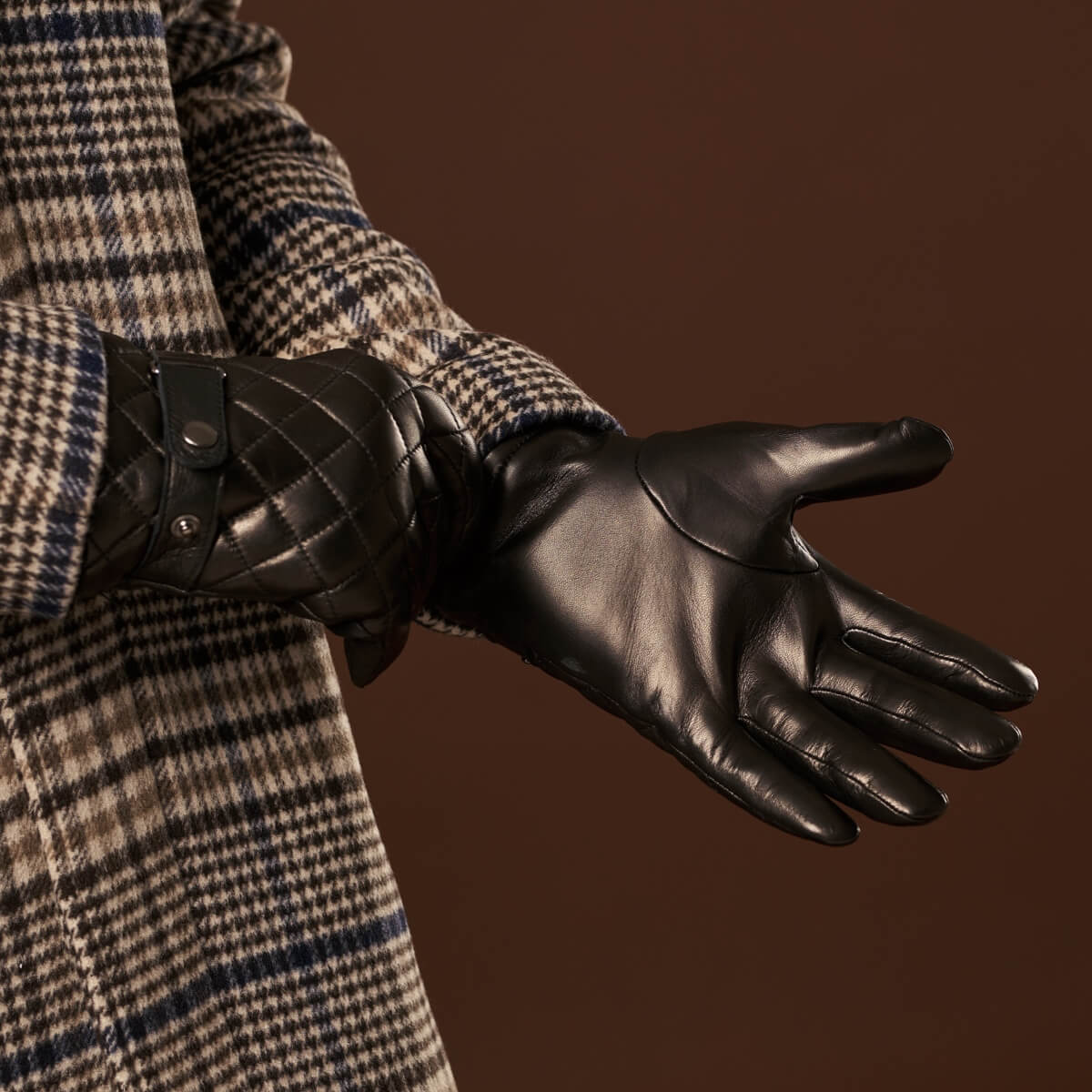 Luca (black) - Italian lambskin leather gloves with cashmere lining and checkered pattern - Leather Gloves Online - Luxury Leather Gloves - 10
