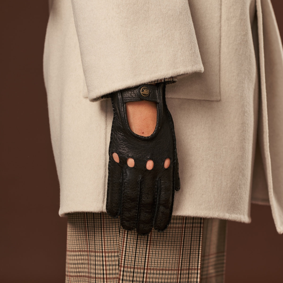 Raffaella (black) – Luxurious Italian peccary driving gloves  - Leather Gloves Online - Luxury Leather Gloves - 4