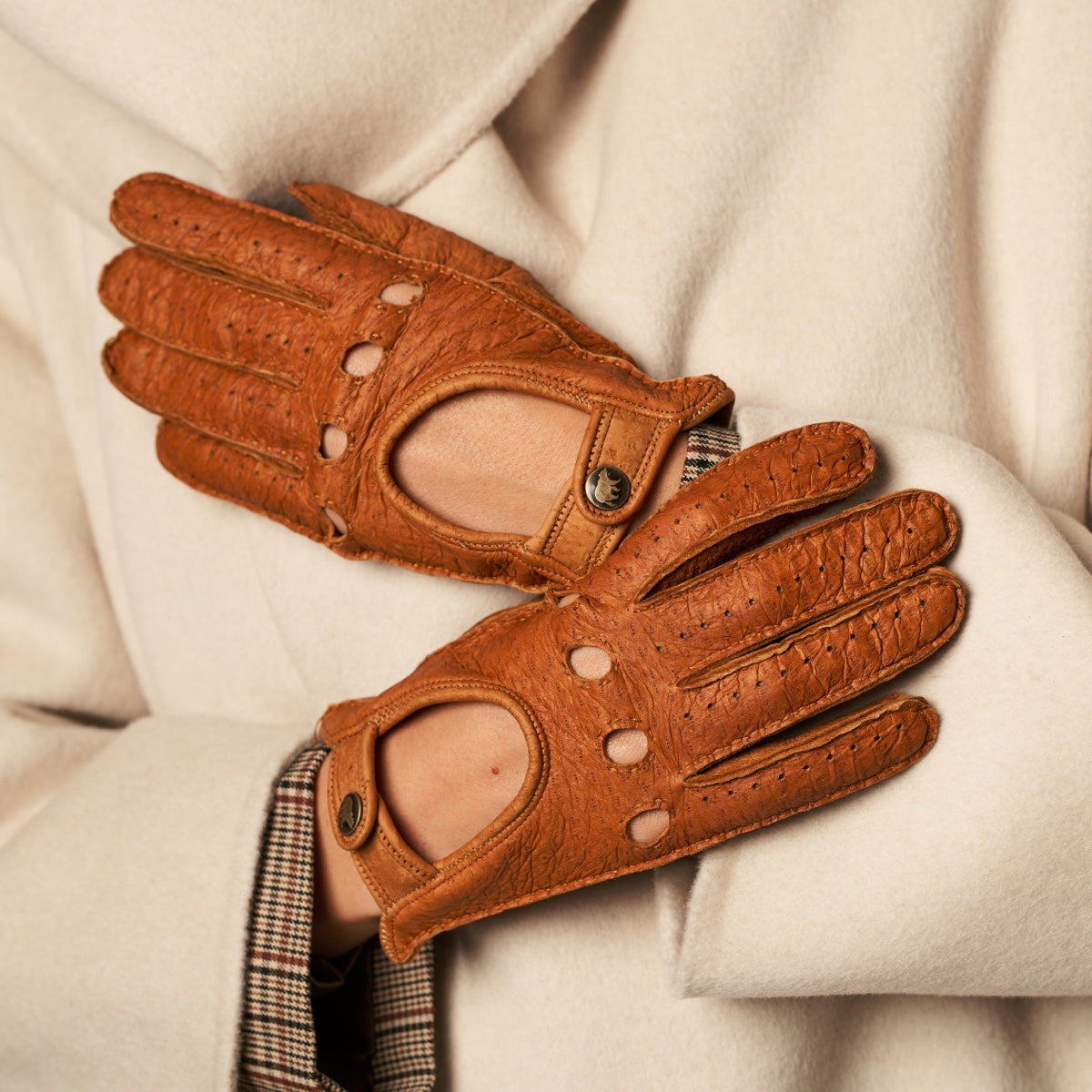 Raffaella (brown) – Luxurious Italian peccary driving gloves - Leather Gloves Online - Luxury Leather Gloves - 5