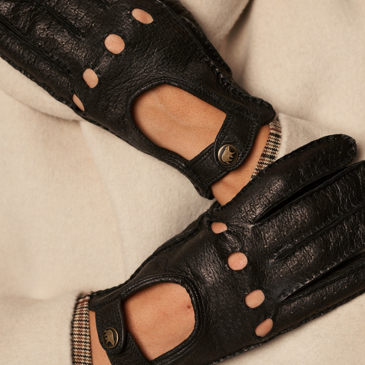 Raffaella (black) – Luxurious Italian peccary driving gloves - Leather Gloves Online - Luxury Leather Gloves - 5