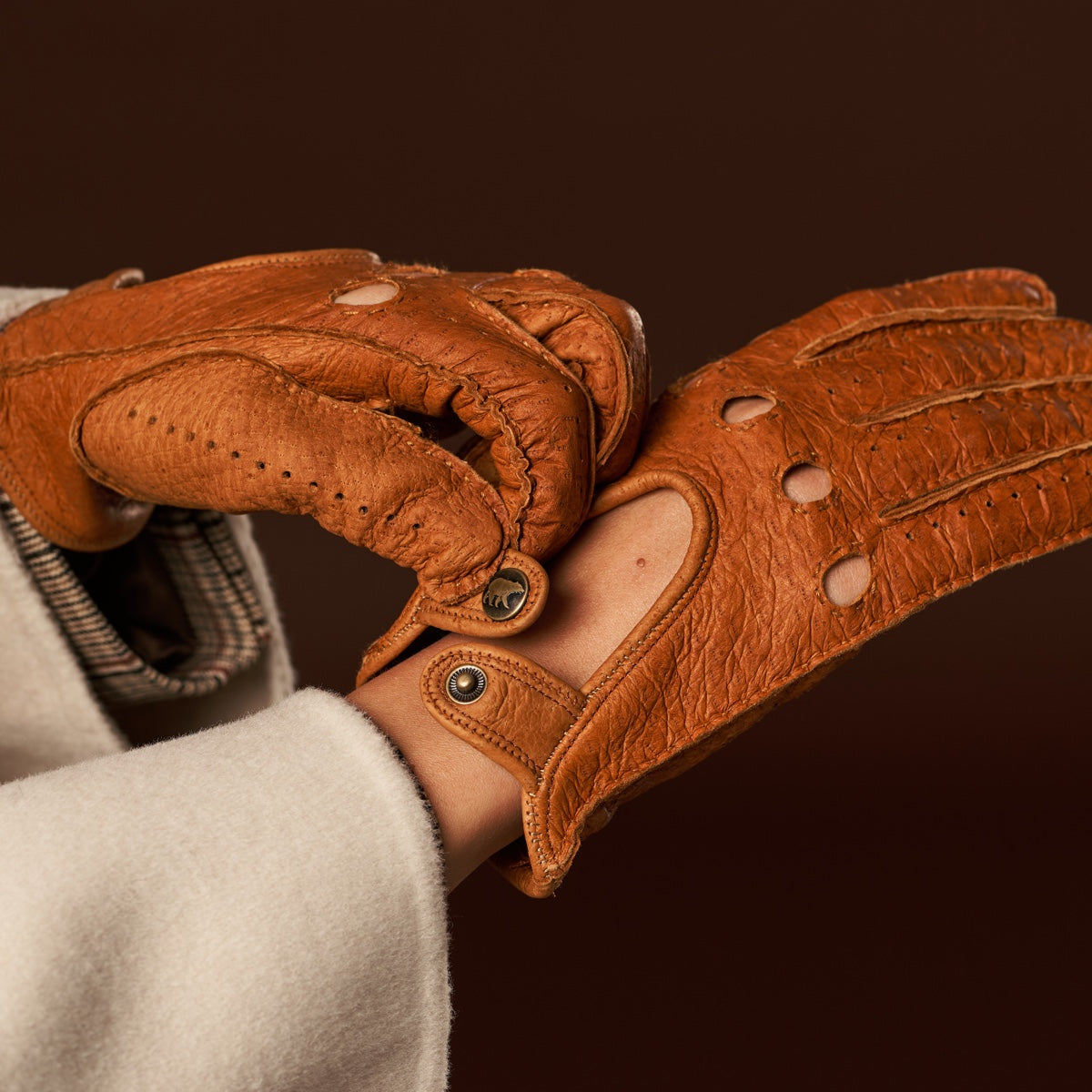 Raffaella (brown) – Luxurious Italian peccary driving gloves - Leather Gloves Online - Luxury Leather Gloves - 7