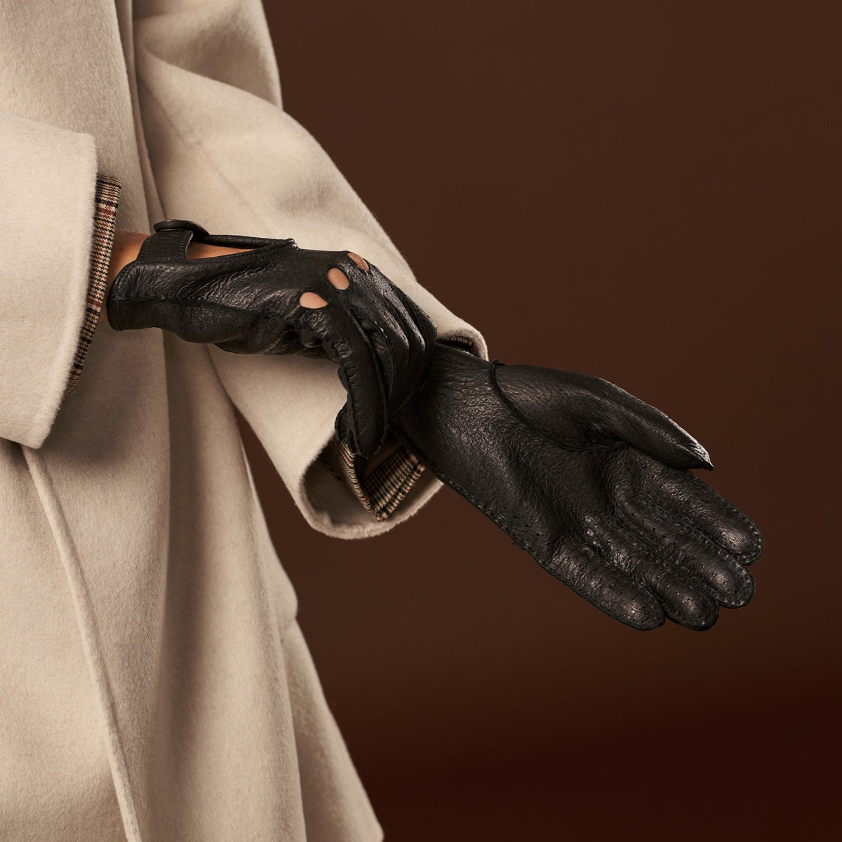 Raffaella (black) – Luxurious Italian peccary driving gloves  - Leather Gloves Online - Luxury Leather Gloves - 7