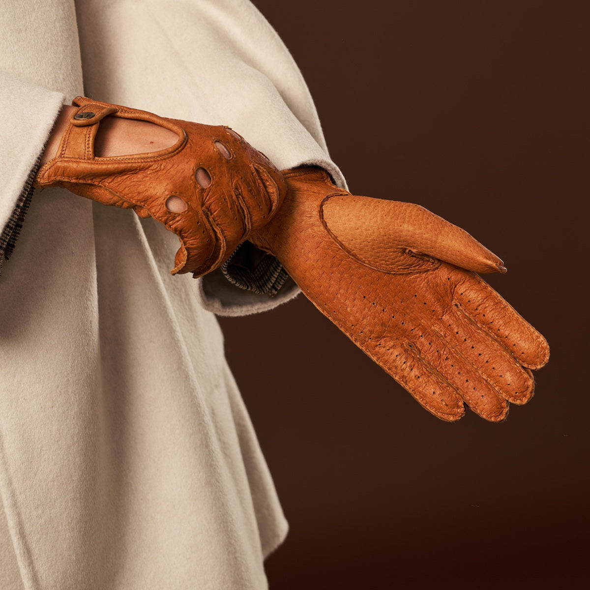 Raffaella (brown) – Luxurious Italian peccary driving gloves - Leather Gloves Online - Luxury Leather Gloves - 9
