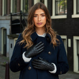 Selena (black) – Sheepskin leather gloves with diamond pattern and touchscreen feature