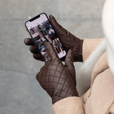 Selena (brown) – Sheepskin leather gloves with diamond pattern and touchscreen feature