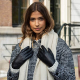 Zoey (black) – Sheepskin leather gloves with warm wool/cashmere lining & touchscreen function