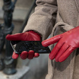 Zoey (red) – Sheepskin leather gloves with warm wool/cashmere lining & touchscreen function