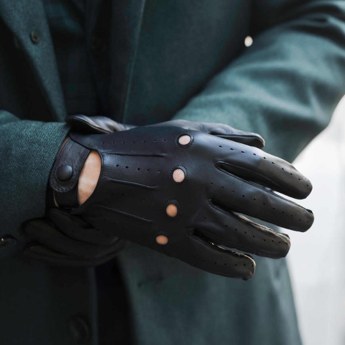 Enzo (black) - Italian lambskin leather driving gloves - Leather Gloves Online - Luxury Leather Gloves - 3