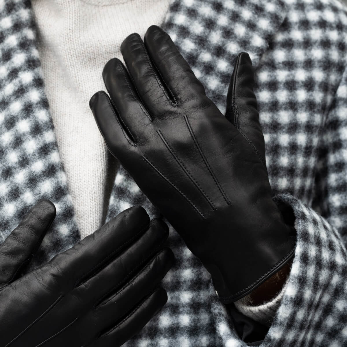 Francesca (black) - Italian lambskin leather gloves with brown rabbit fur lining - Leather Gloves Online - Luxury Leather Gloves - 11