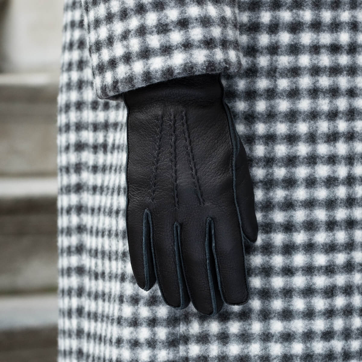 Vittoria (black) - Italian gloves made of American deerskin leather with cashmere lining - Leather Gloves Online - Luxury Leather Gloves - 9