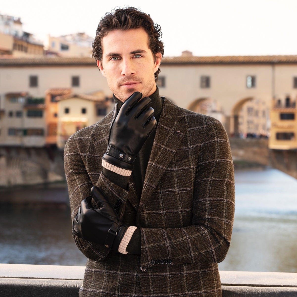 Alonzo (black) - Italian lambskin leather gloves with cashmere lining & touchscreen feature - Leather Gloves Online - Luxury Leather Gloves - 6