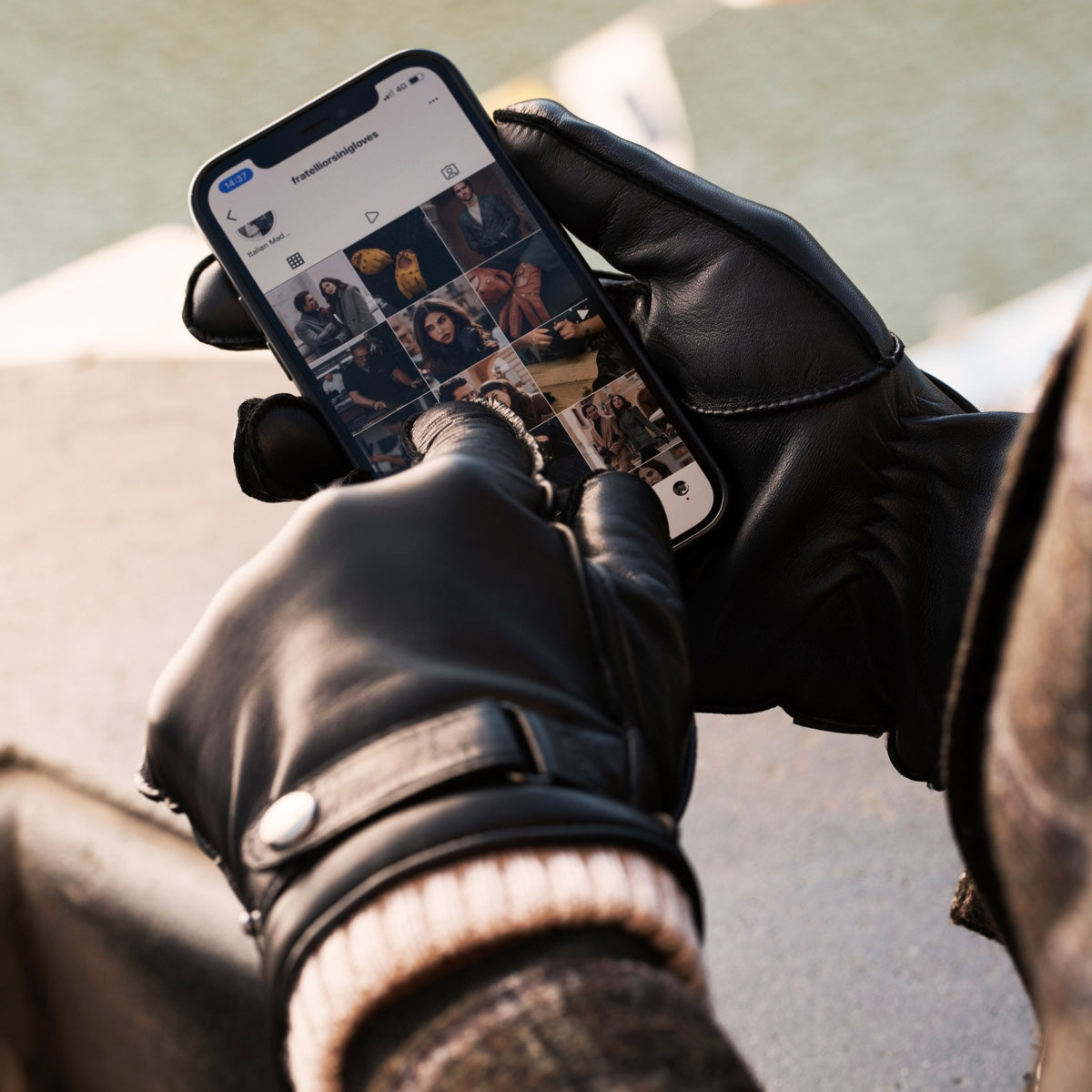Alonzo (black) - Italian lambskin leather gloves with cashmere lining & touchscreen feature - Leather Gloves Online - Luxury Leather Gloves - 7