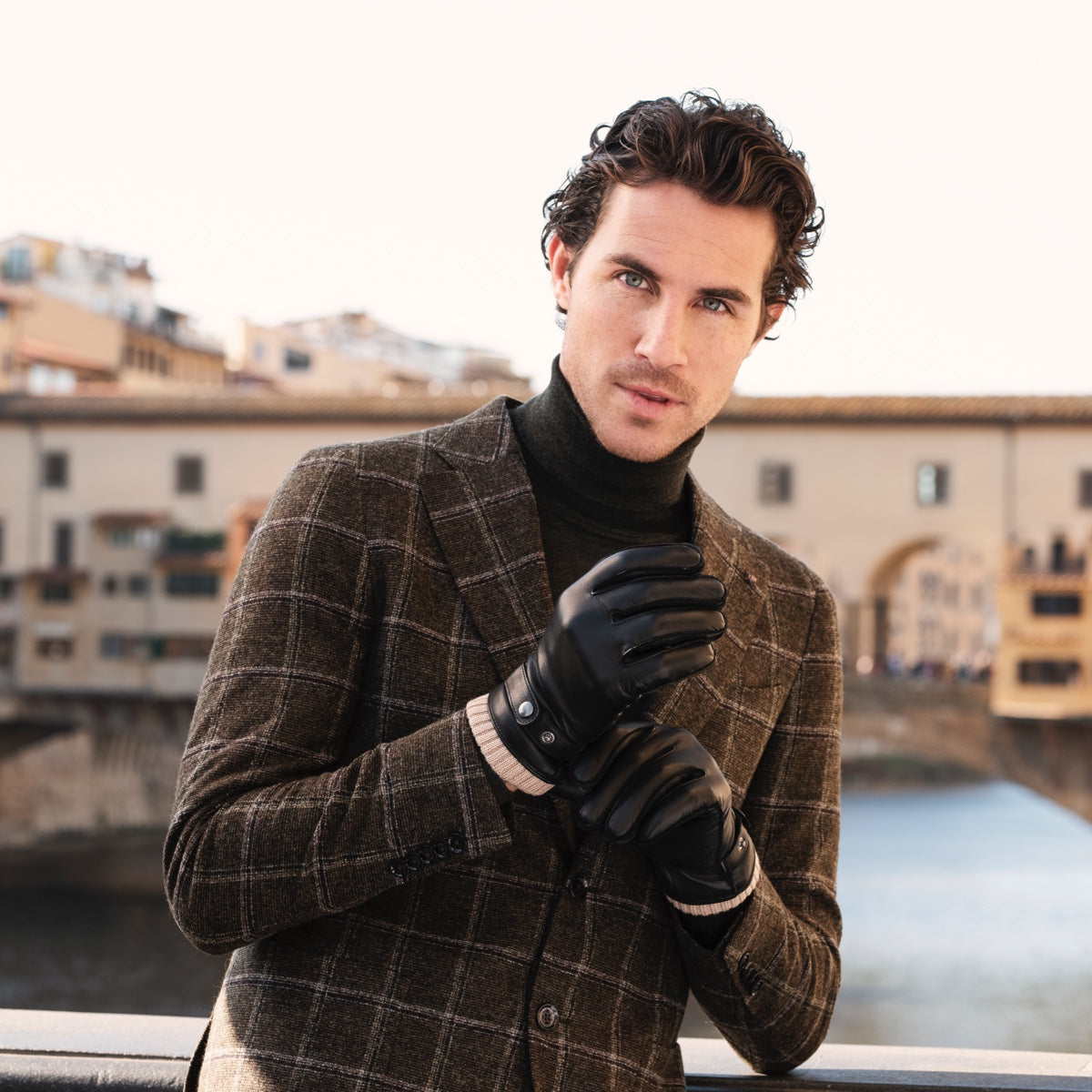 Alonzo (black) - Italian lambskin leather gloves with cashmere lining & touchscreen feature - Leather Gloves Online - Luxury Leather Gloves - 11