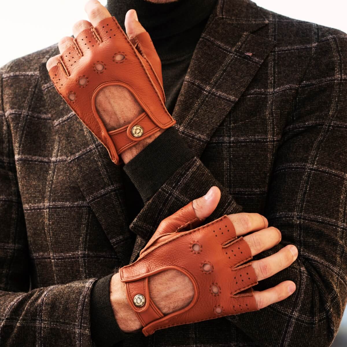 Vincenzo (brown): fingerless Italian driving gloves made of American deerskin leather - Leather Gloves Online - Luxury Leather Gloves - 4