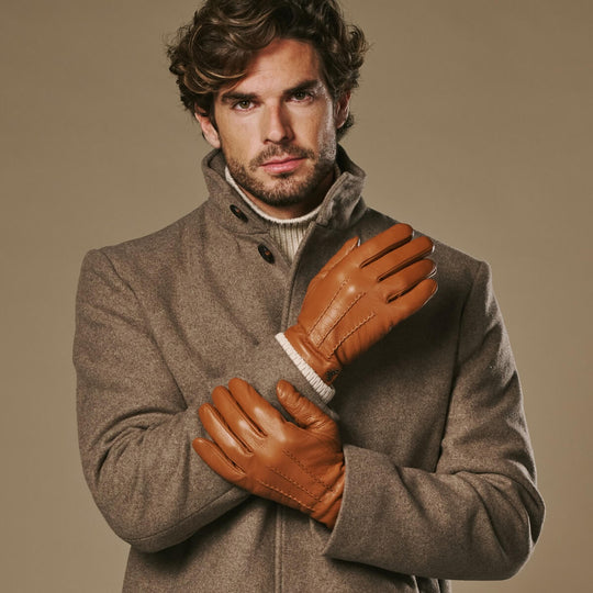 Daniel (cognac) – Goatskin leather gloves with warm wool lining and touchscreen function