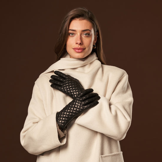 Emilia (black) - classic Italian lambskin leather gloves with cashmere lining and checkered pattern - Leather Gloves Online - Luxury Leather Gloves - 6