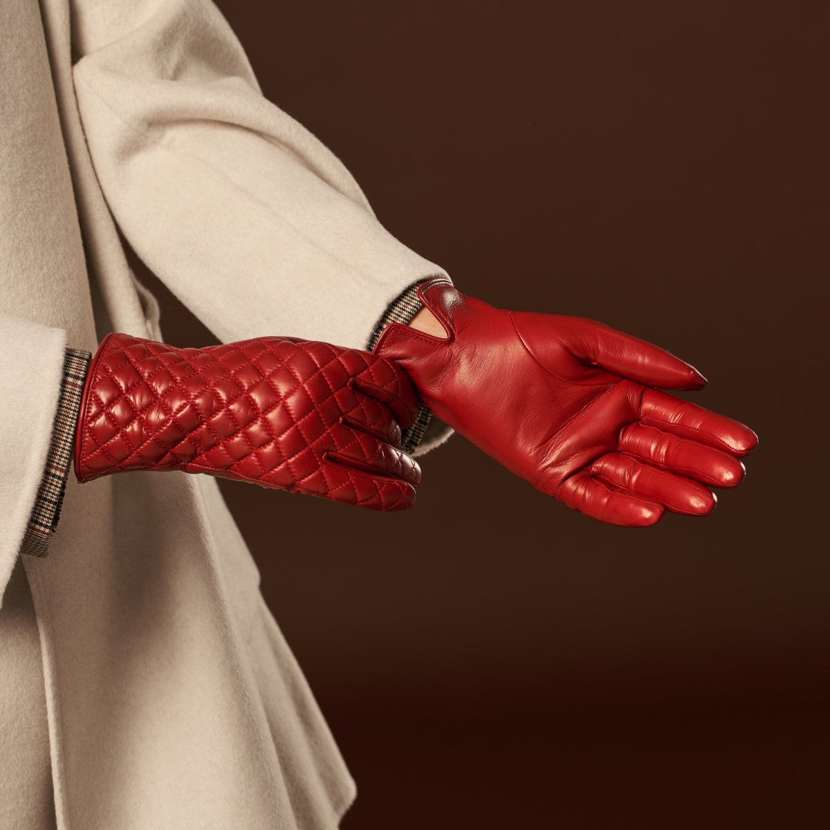 Emilia (red) - classic Italian lambskin leather gloves with cashmere lining and checkered pattern - Leather Gloves Online - Luxury Leather Gloves - 10