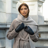 Evelyn (black) - Goatskin leather gloves with soft lambswool lining and touchscreen feature