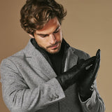 Ezra (black) - Lambskin leather gloves with warm rabbit fur lining and touchscreen feature