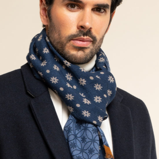 Andrea (blue) - soft and lightweight Italian scarf from 100% wool - Leather Gloves Online - 10