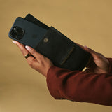 Giada (black) - Women's crossbody phone wallet with shoulder strap