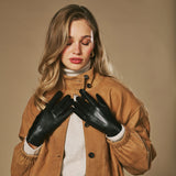 Julietta (black) - Lambskin leather gloves with plush rabbit fur lining and touchscreen feature