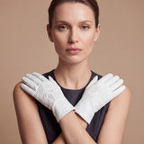 PZ01 (white) – Embroidered unlined Italian lambskin opera gloves