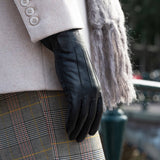Stella (black) – Sheepskin leather gloves with ultra-warm fleece lining & touchscreen functionality