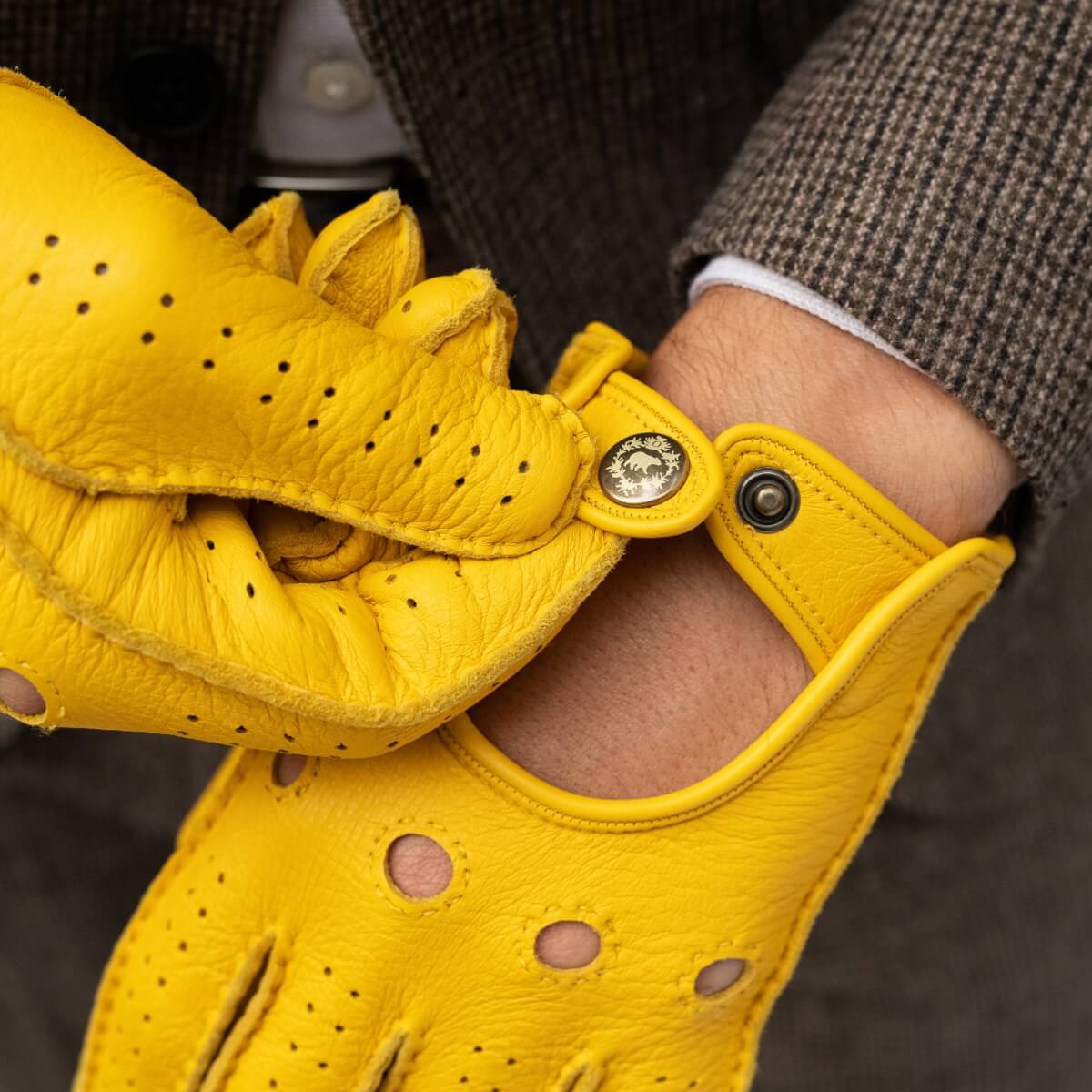 Leonardo (yellow) - Italian driving gloves made of American deerskin leather - Leather Gloves Online - Luxury Leather Gloves - 7