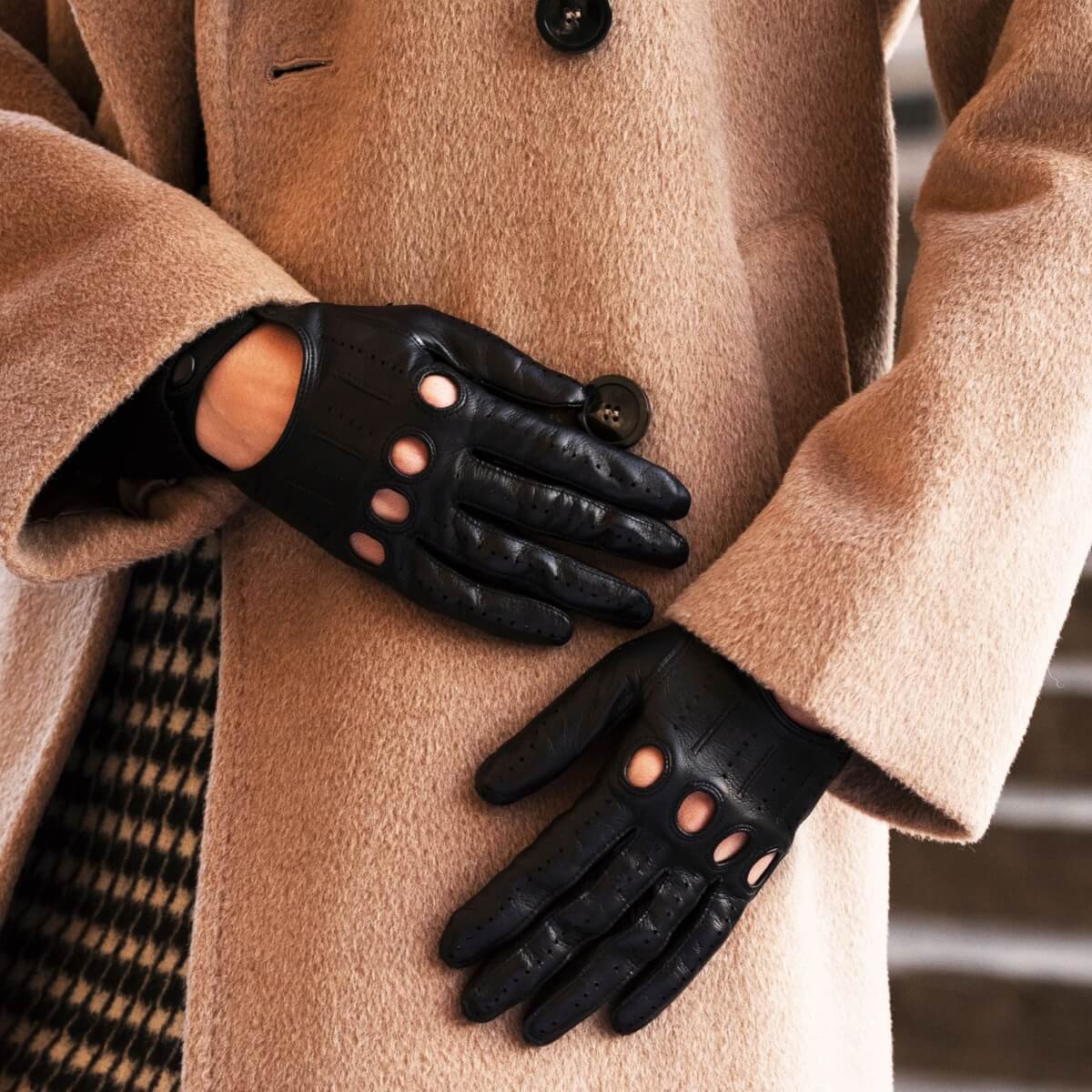 Alessa (black) - classic Italian lambskin leather driving gloves & touchscreen feature - Leather Gloves Online - Luxury Leather Gloves - 4