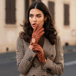 Maria (brown) - Italian driving gloves made of American deerskin leather - Leather Gloves Online - Luxury Leather Gloves - 3