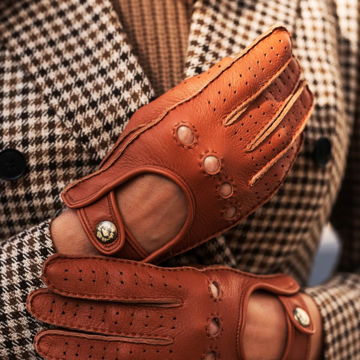 Maria (brown) - Italian driving gloves made of American deerskin leather - Leather Gloves Online - Luxury Leather Gloves - 4