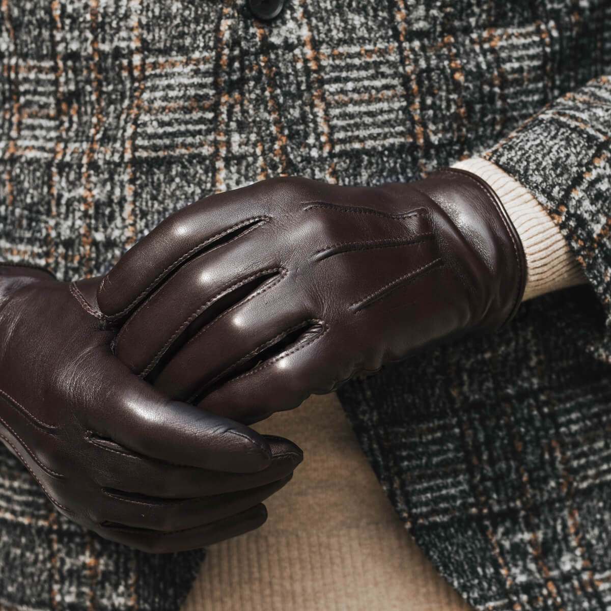 Giovanni (brown) - classic Italian lambskin leather gloves with cashmere lining & touchscreen feature  - Leather Gloves Online - Luxury Leather Gloves - 8