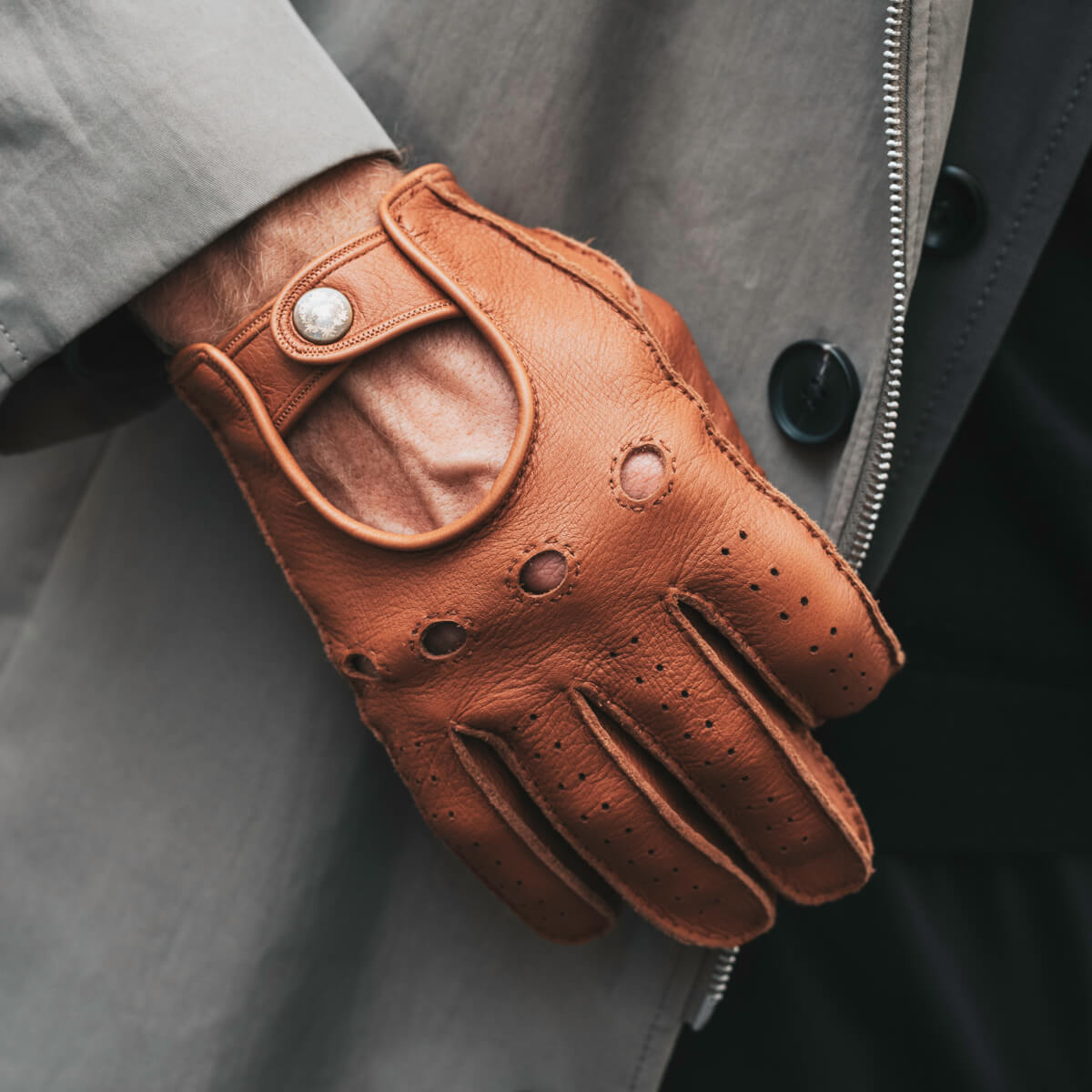 Leonardo (brown) - Italian driving gloves made of American deerskin leather - Leather Gloves Online - Luxury Leather Gloves - 3